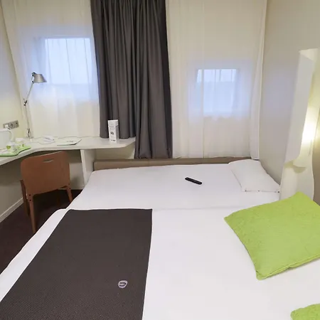 Campanile Euralille 3* Lila